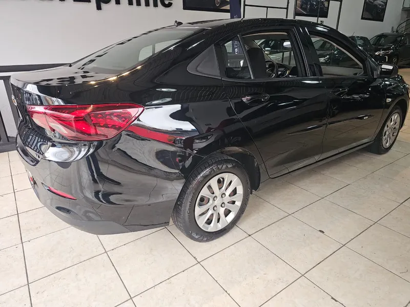 Chevrolet Onix Preto
