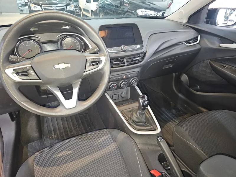Chevrolet Onix Preto