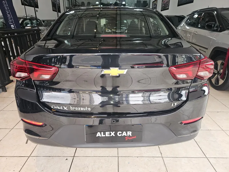 Chevrolet Onix Preto