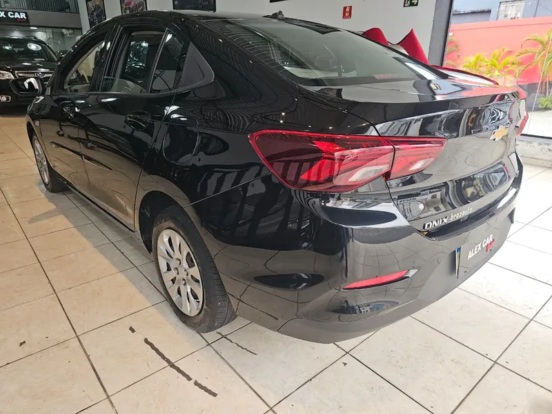 Chevrolet Onix Preto