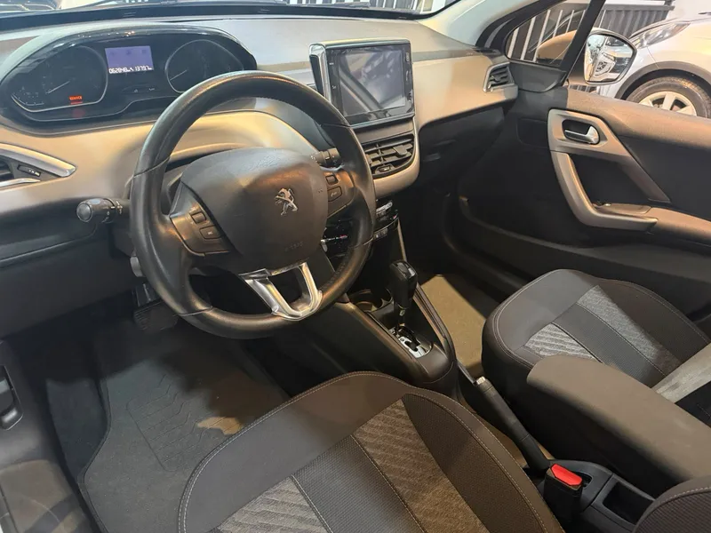 Peugeot 208 Branco
