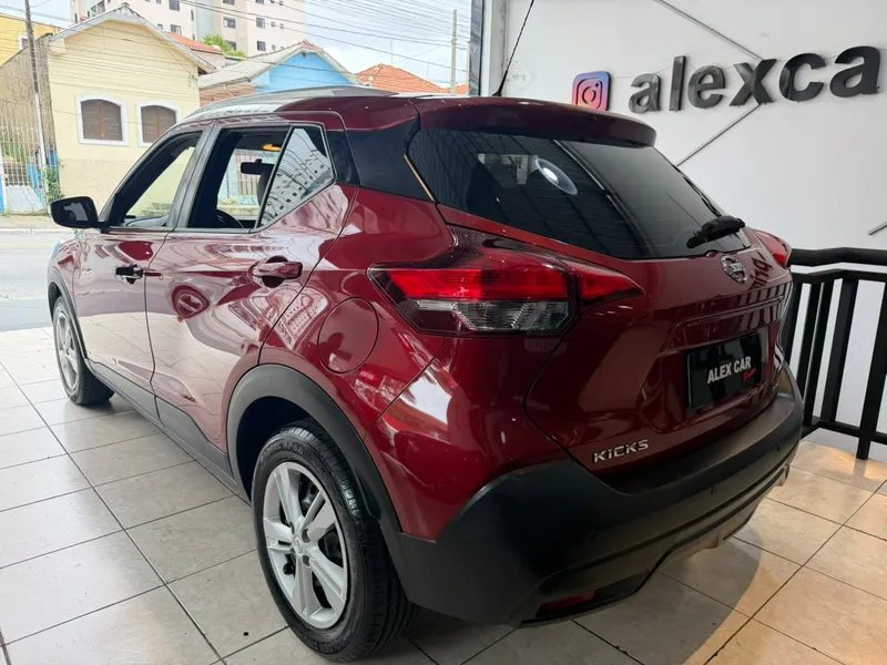 Nissan Kicks Vermelho