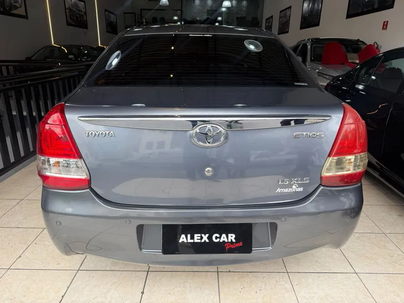 Toyota ETIOS Cinza