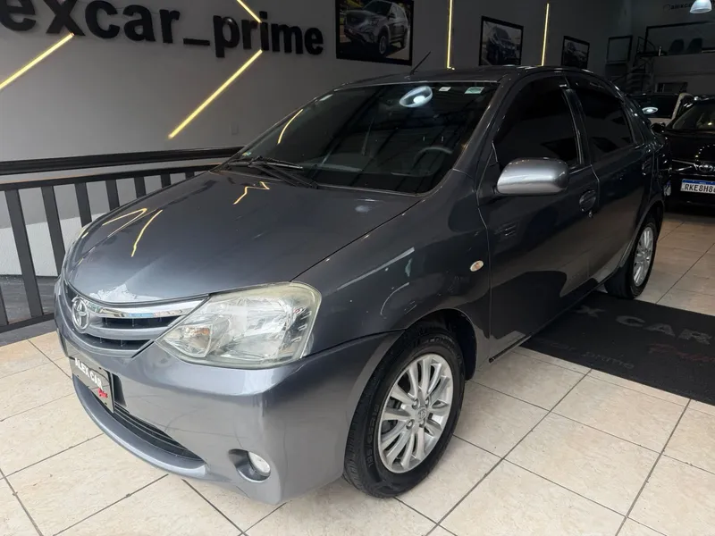 Toyota ETIOS Cinza