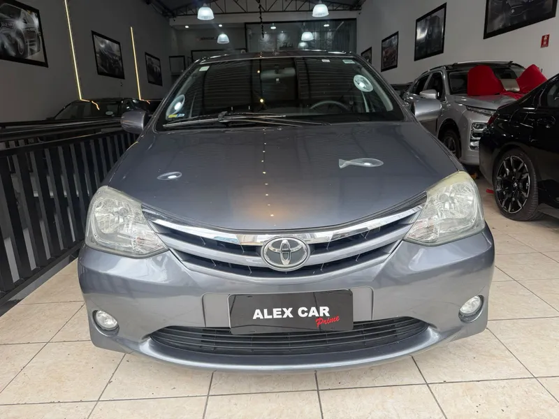 Toyota ETIOS Cinza