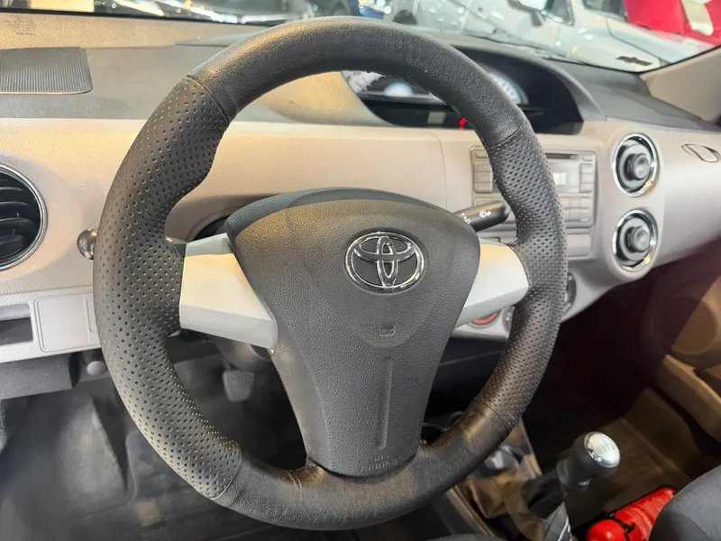 Toyota ETIOS Cinza