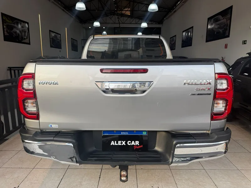 Toyota Hilux Cabine Dupla Prata