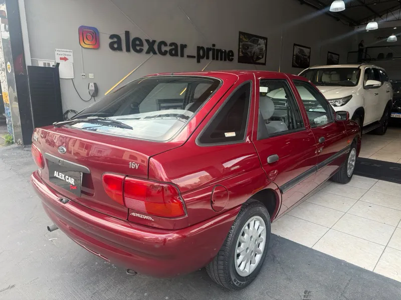 Ford Escort Vermelho