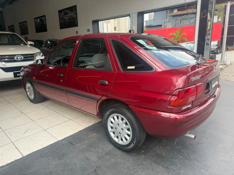 Ford Escort Vermelho
