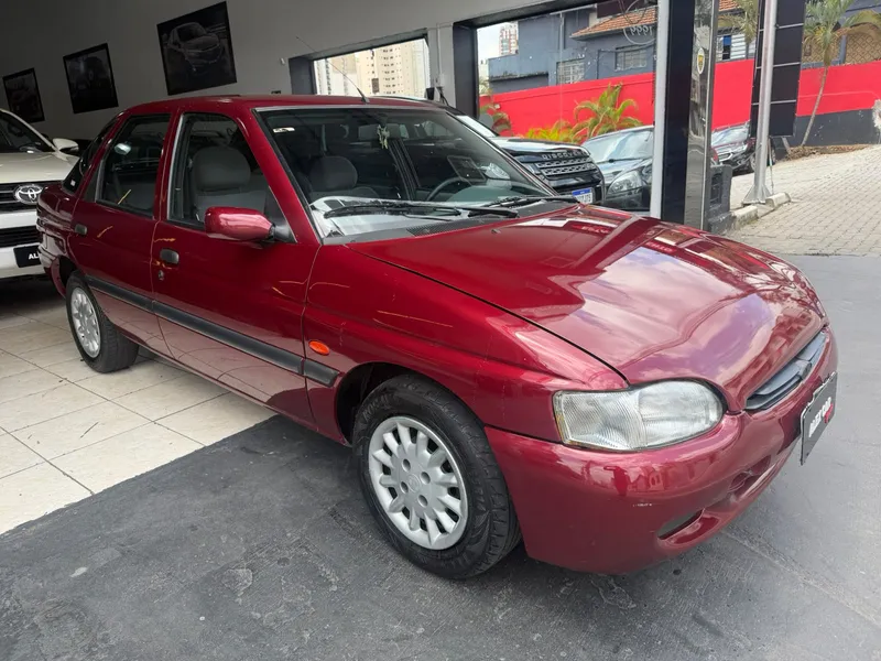 Ford Escort Vermelho