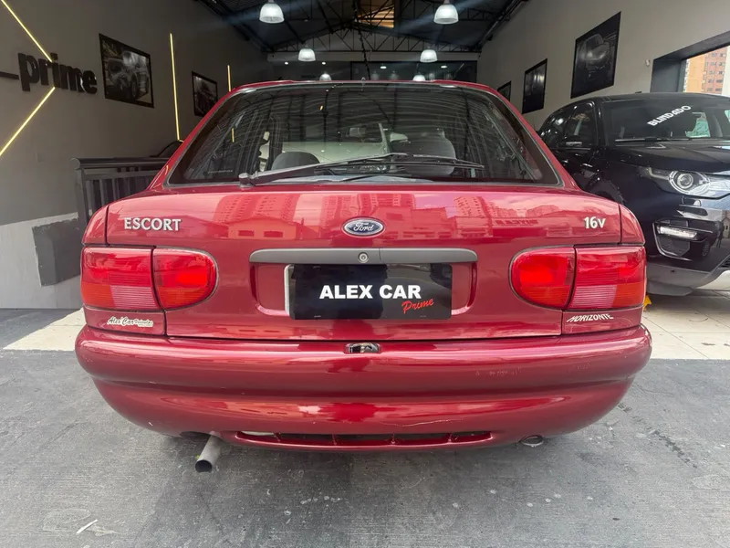 Ford Escort Vermelho