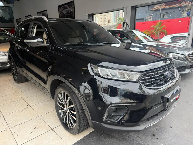 Ford TERRITORY Preto
