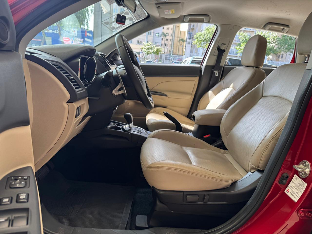Mitsubishi Outlander Vermelho