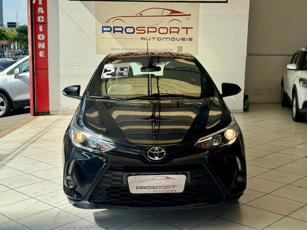 Toyota Yaris Preto