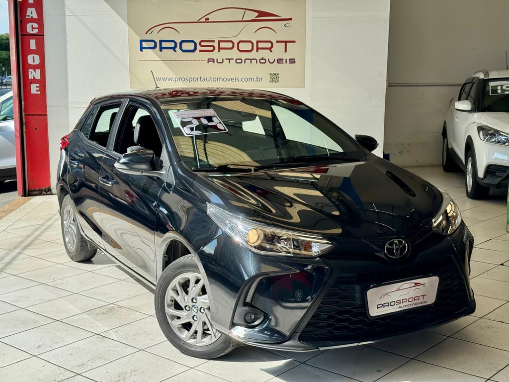 Toyota Yaris Preto