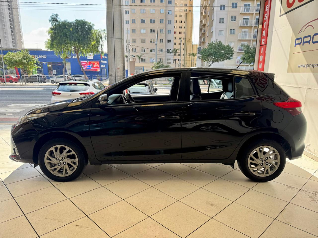 Toyota Yaris Preto