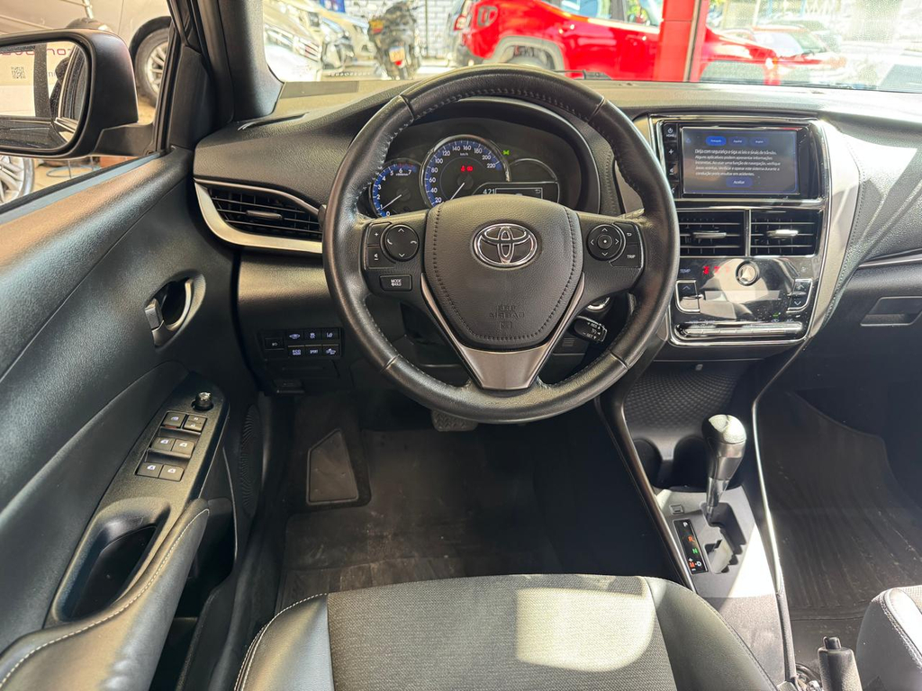 Toyota Yaris Preto