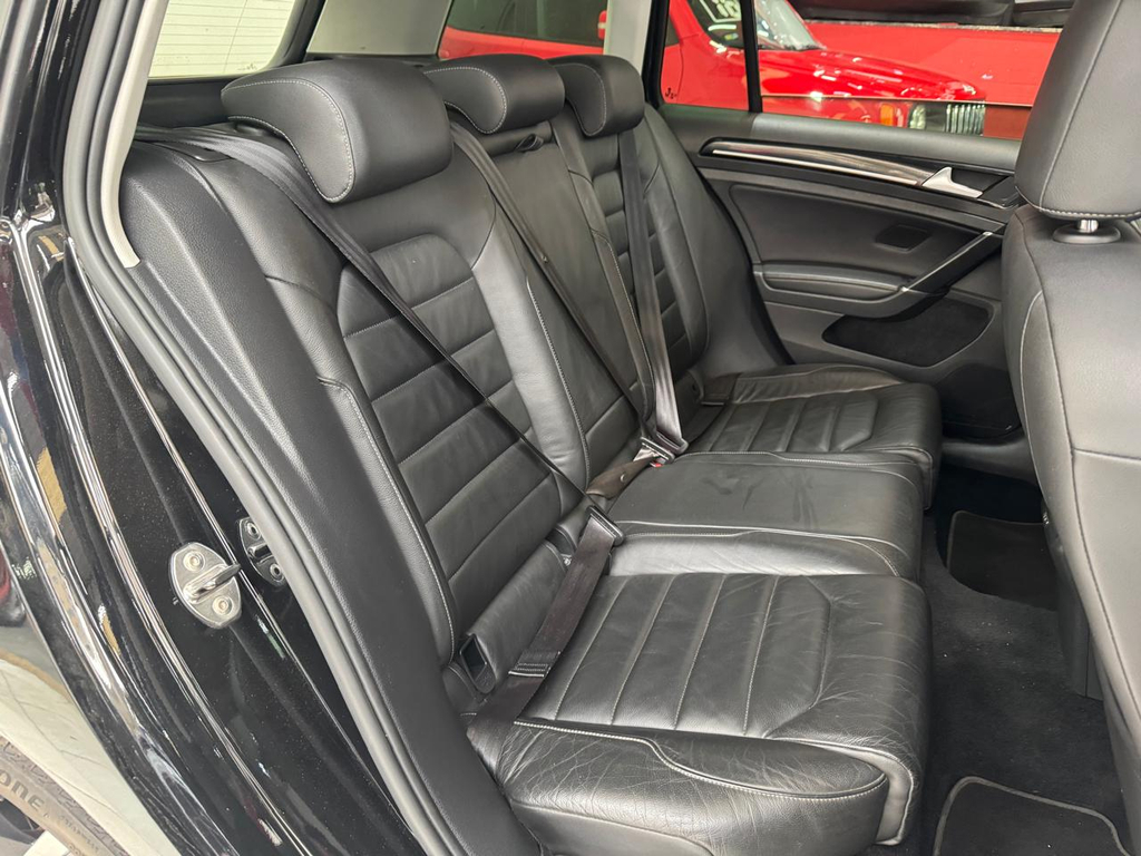 Volkswagen Golf Variant Preto
