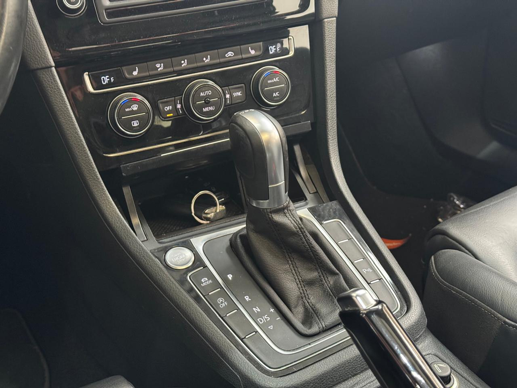 Volkswagen Golf Variant Preto