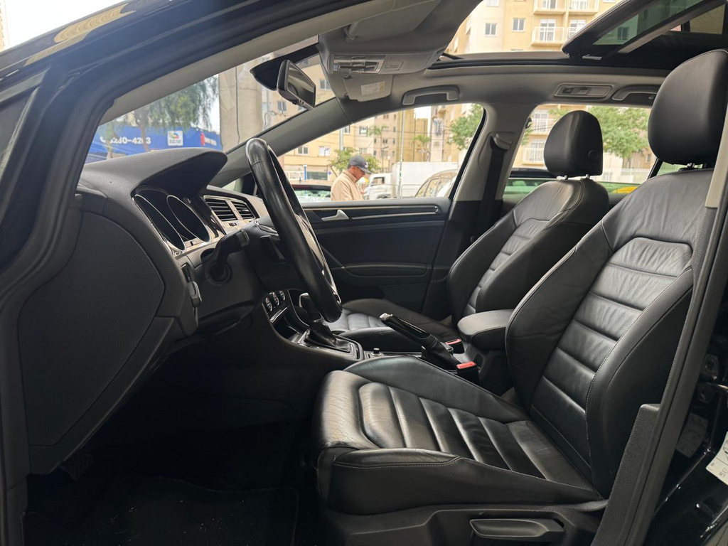 Volkswagen Golf Variant Preto