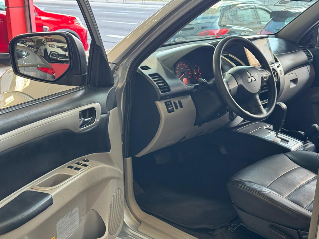 Mitsubishi Pajero Prata