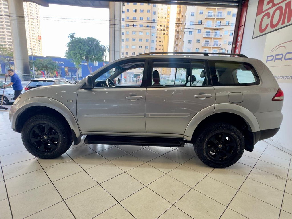 Mitsubishi Pajero Prata