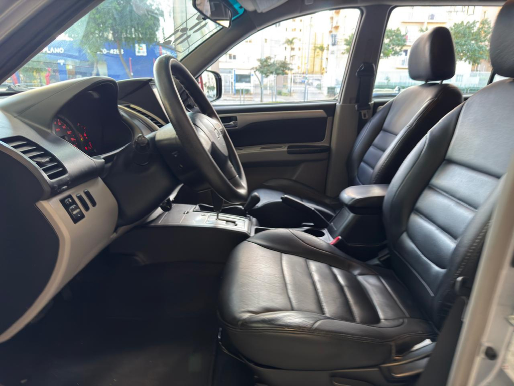 Mitsubishi Pajero Prata