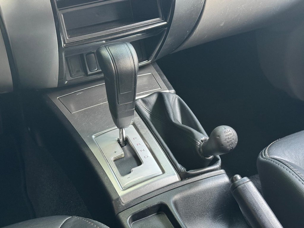 Mitsubishi Pajero Prata