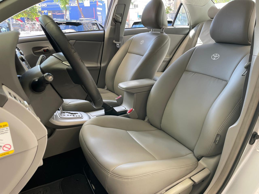Toyota Corolla Prata