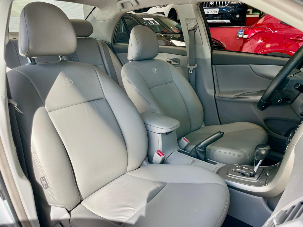 Toyota Corolla Prata