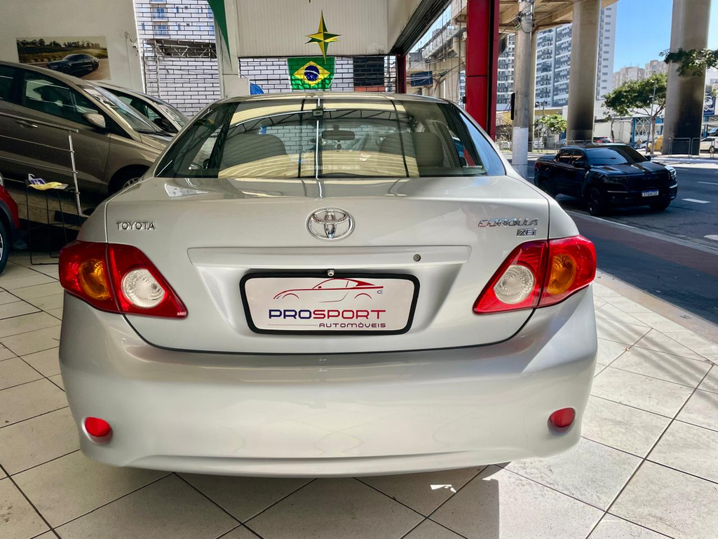 Toyota Corolla Prata
