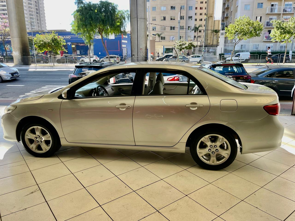 Toyota Corolla Prata