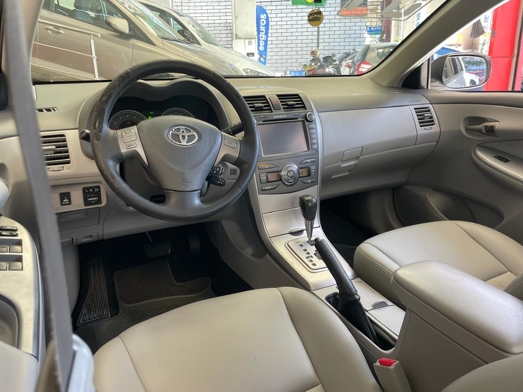 Toyota Corolla Prata