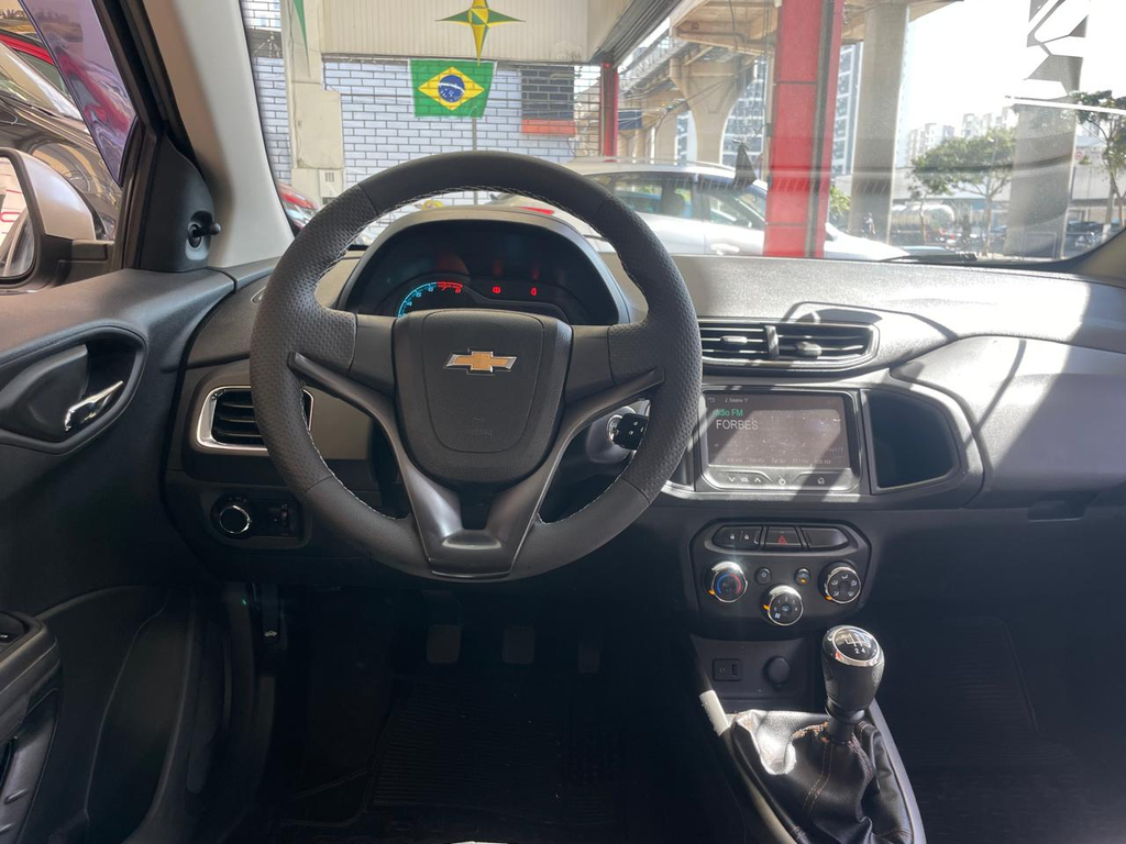 Chevrolet Onix Cinza