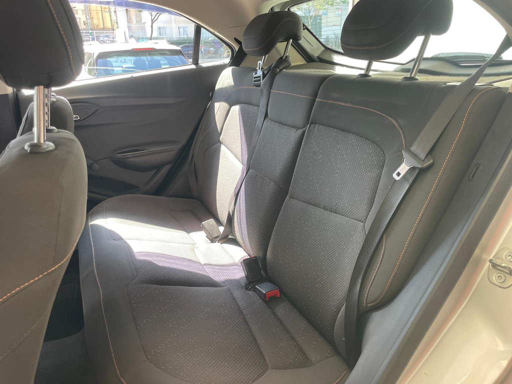 Chevrolet Onix Cinza