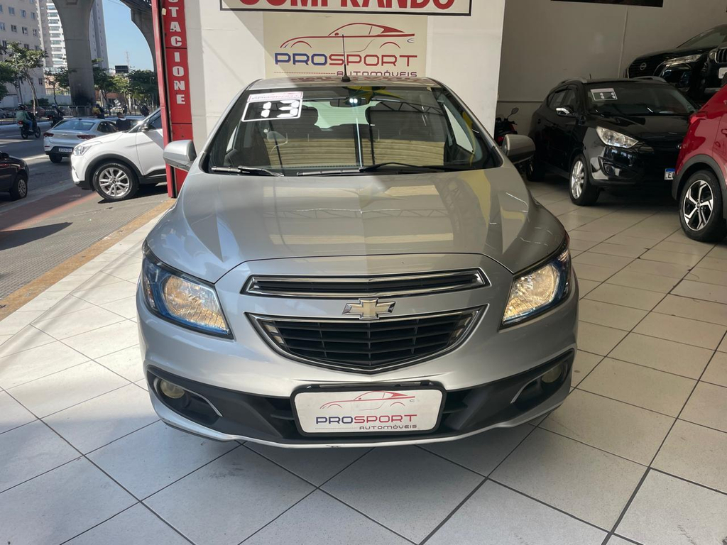 Chevrolet Onix Cinza