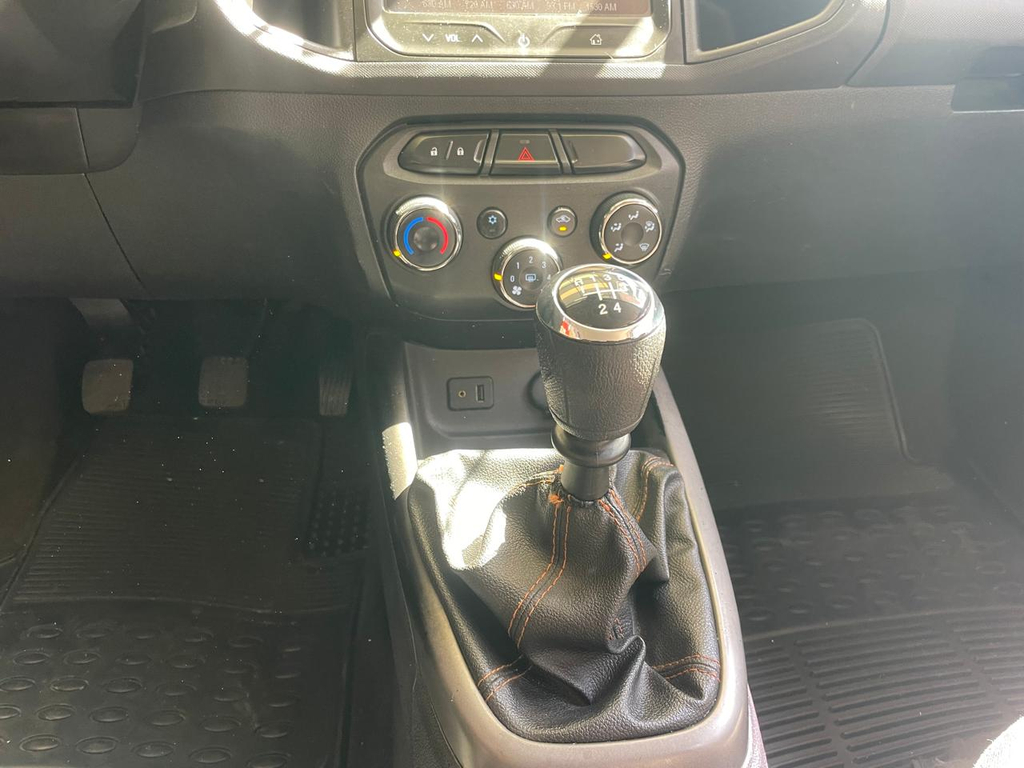 Chevrolet Onix Cinza