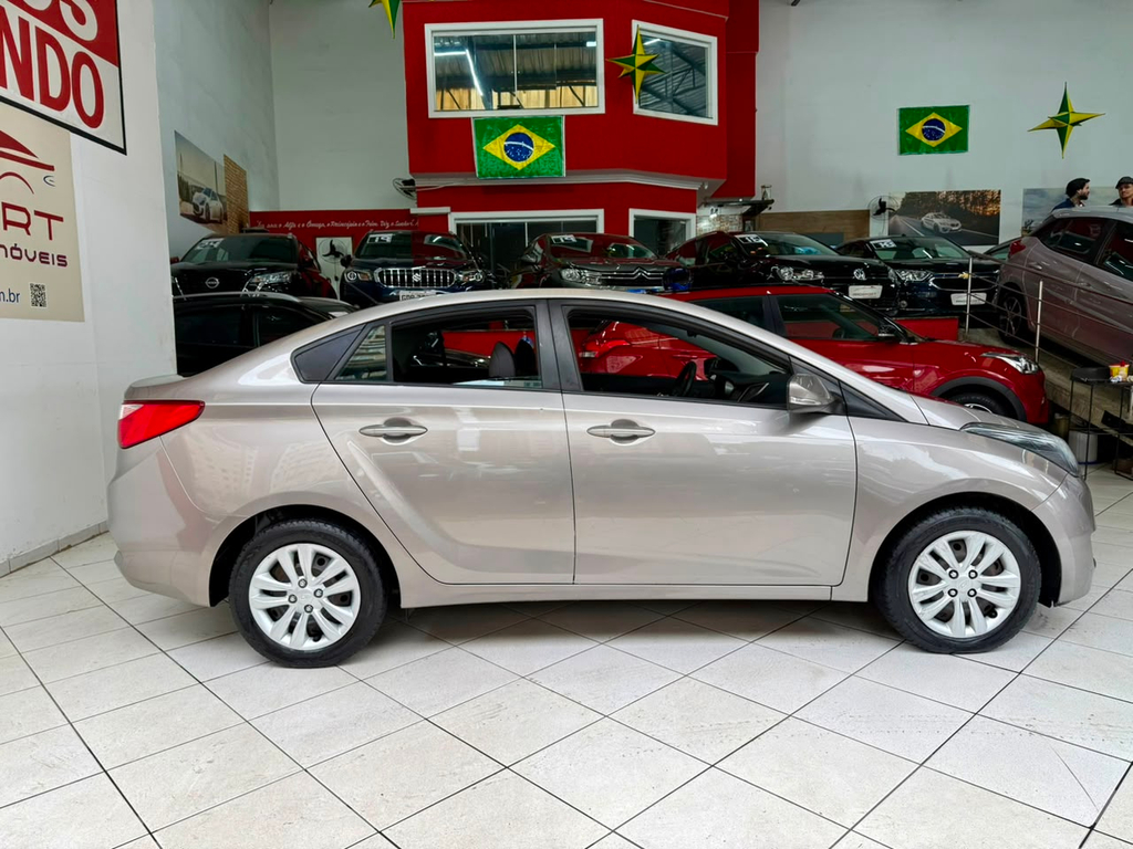 Hyundai HB20S Prata