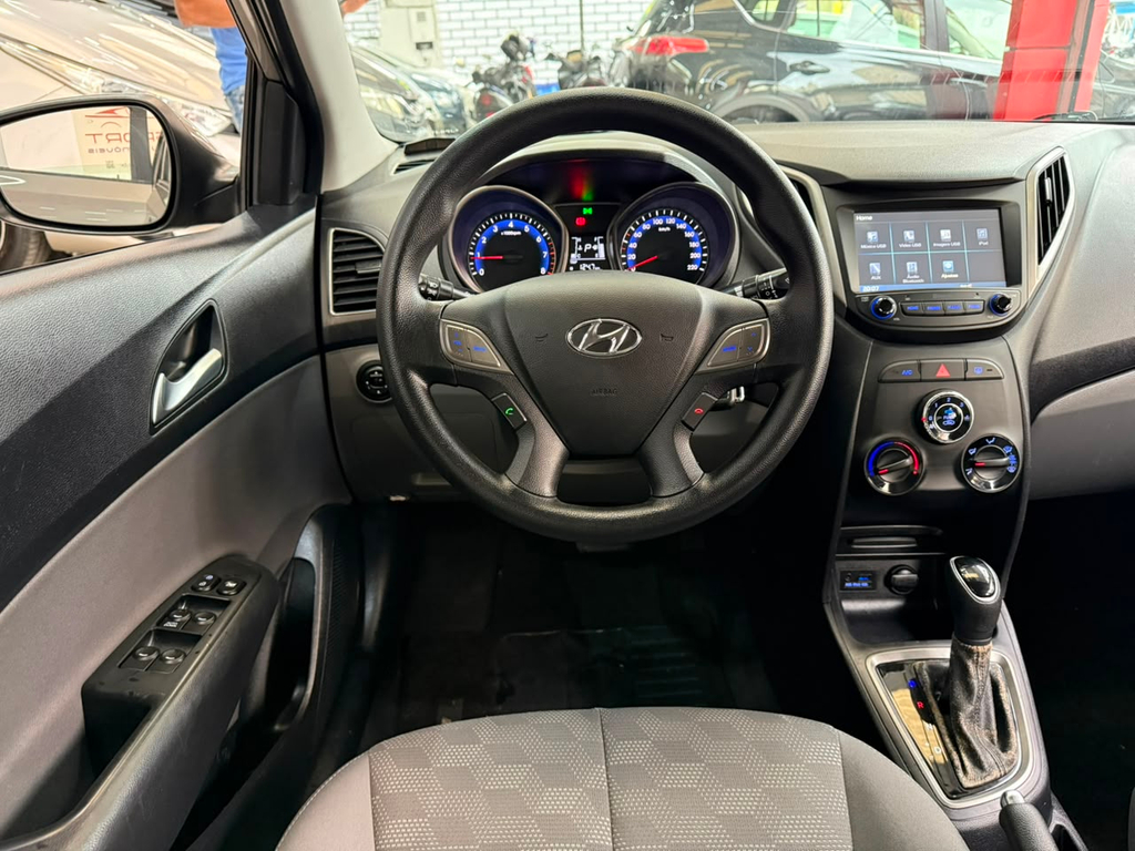 Hyundai HB20S Prata