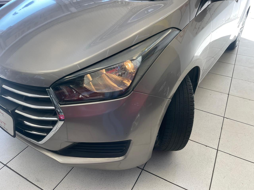 Hyundai HB20S Prata