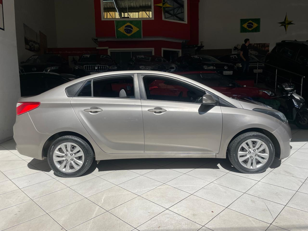 Hyundai HB20S Prata