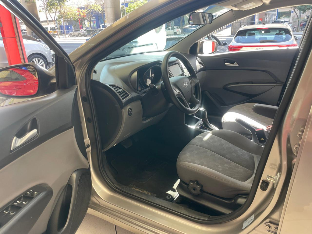 Hyundai HB20S Prata