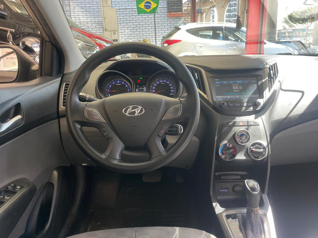 Hyundai HB20S Prata