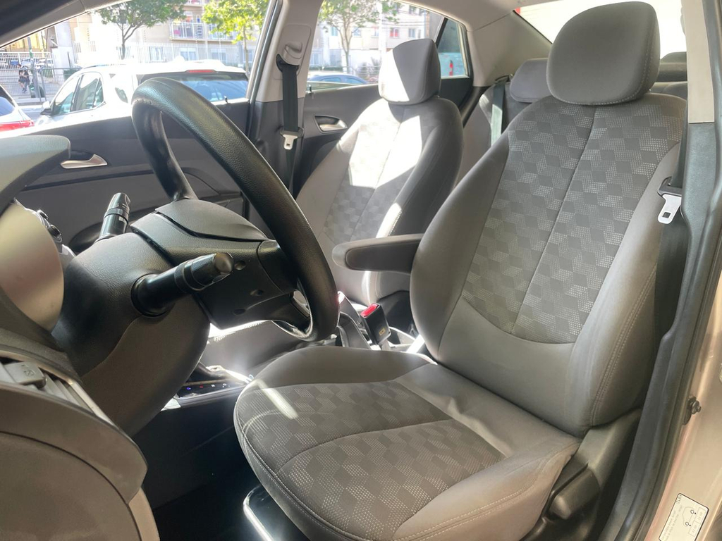 Hyundai HB20S Prata