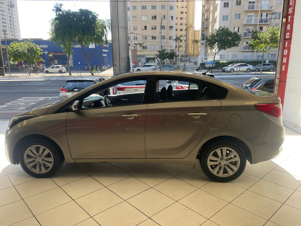 Hyundai HB20S Prata