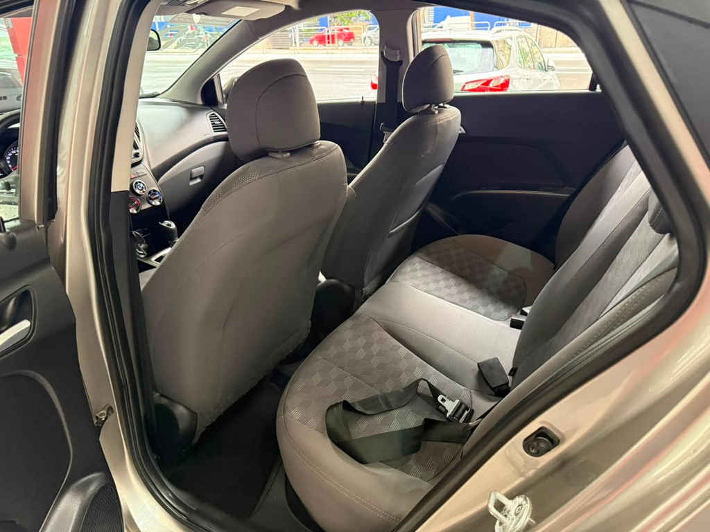 Hyundai HB20S Prata