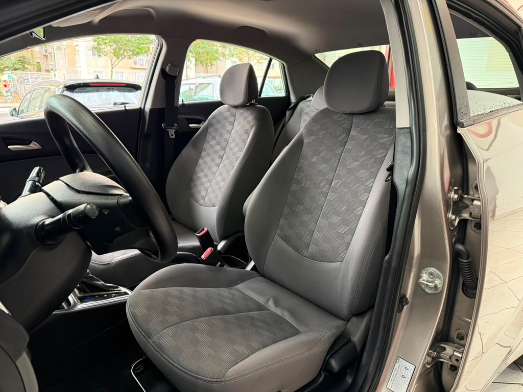 Hyundai HB20S Prata