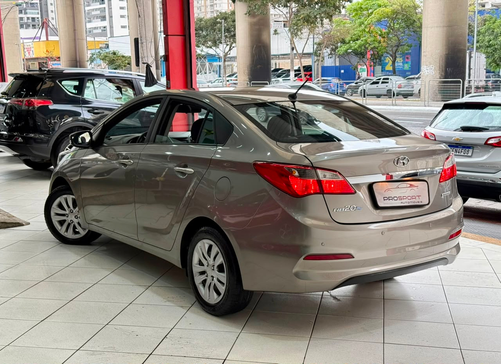 Hyundai HB20S Prata