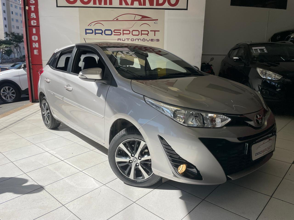 Toyota Yaris Hatch Prata
