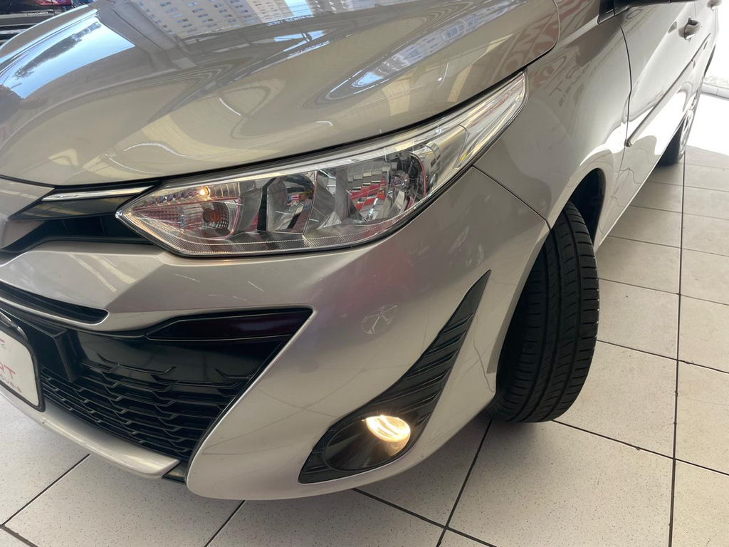 Toyota Yaris Hatch Prata